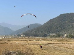 पोखराको मान्द्रेढुङ्गाबाट माघ १ देखि प्याराग्लाइडिङको व्यावसायिक उडान